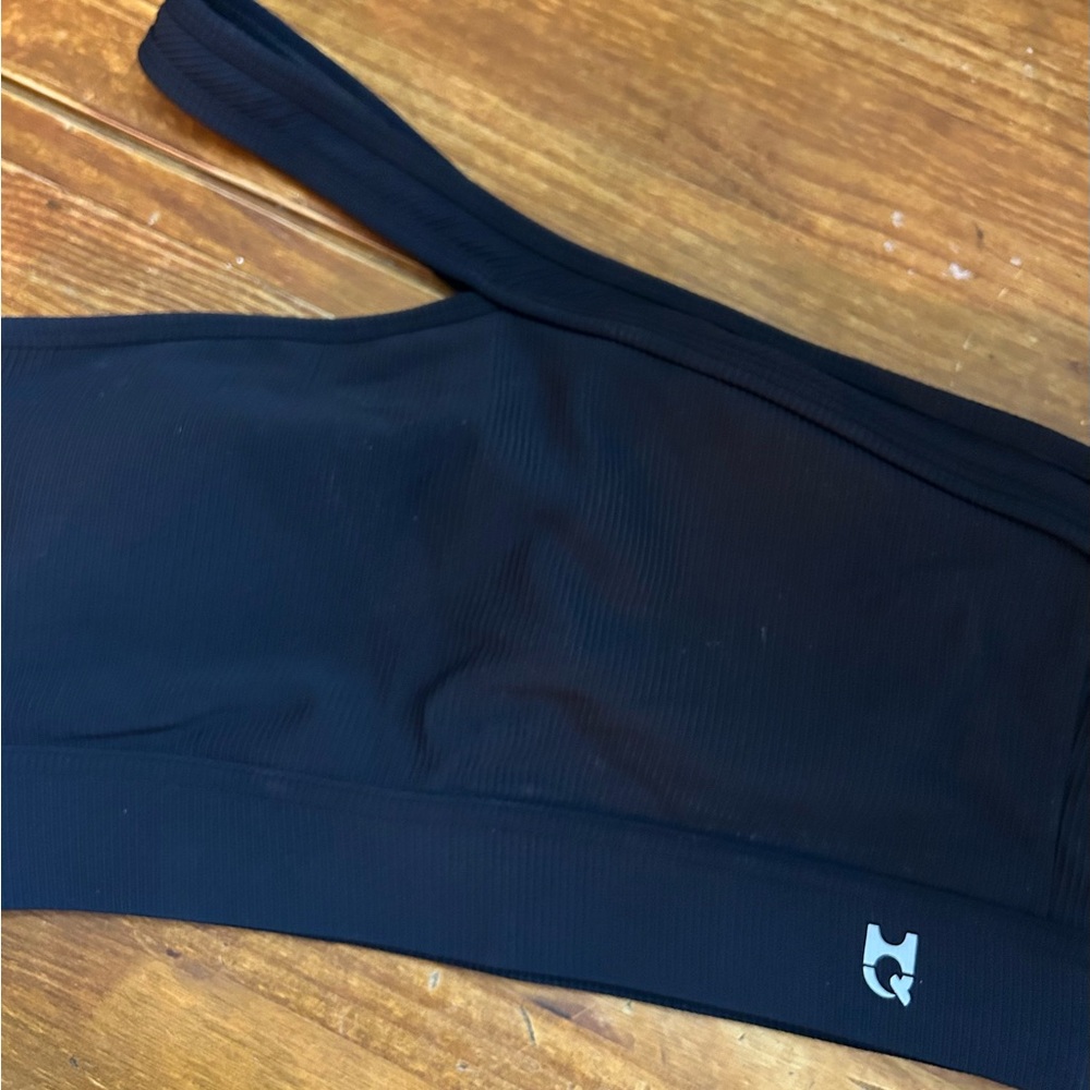 Black One-Shoulder Ribbed Top - Picture 2 of 3